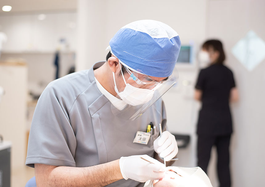 マウスピース矯正をはじめワイヤー矯正にも精通